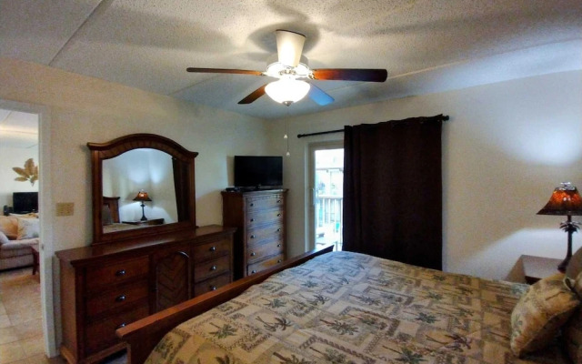 Beachview 208 Minium 2 Bedroom Condo by RedAwning