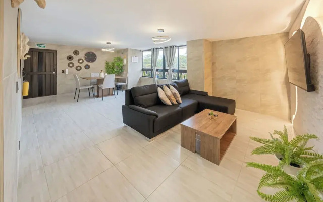 3 BR apartment 1 block from lleras park