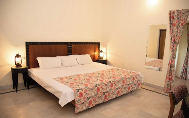 Shivika Lake Hotel