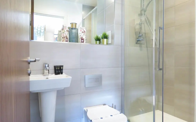 Tudors eSUites Birmingham Apartments Terrace and Private Parking