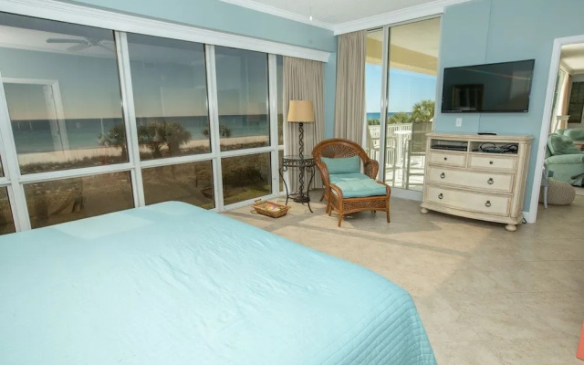 Oceania 201 3 Bedroom Condo by RedAwning
