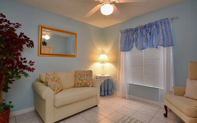 Greater Groves 3 Bedroom House w Pool - 5205GG