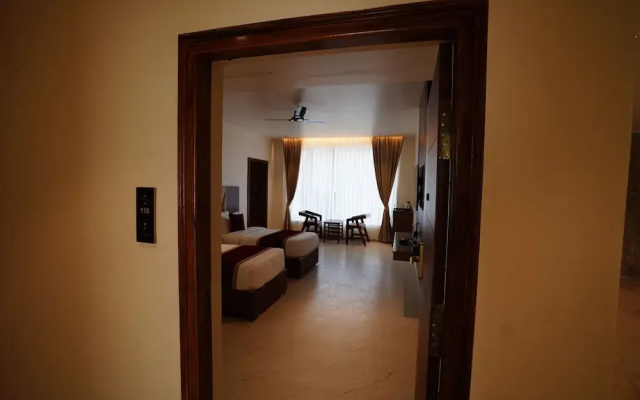 Ellora Hotel