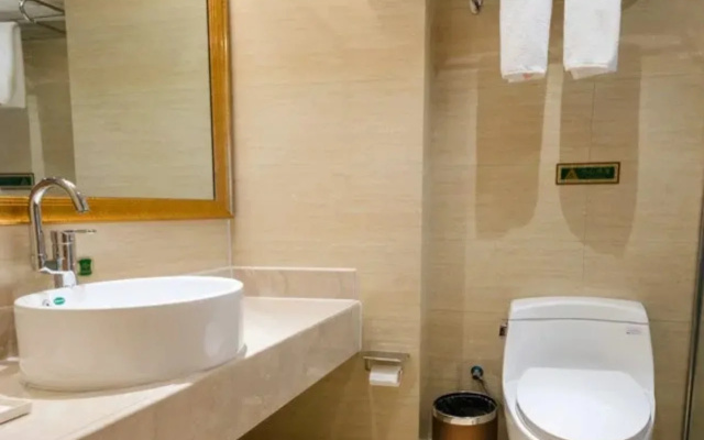 Vienna Hotel (Wuhan Central China Normal University, Huquan Metro Station)