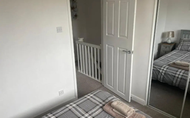 River House 2BR 1 Bathroom & Downstairs Toilet Parking St Neots Town Centre