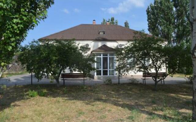 Гостиница Guest House Azovets Украина, Бердянск - отзывы, цены и фото номеров - забронировать гостиницу Guest House Azovets онлайн вид на фасад