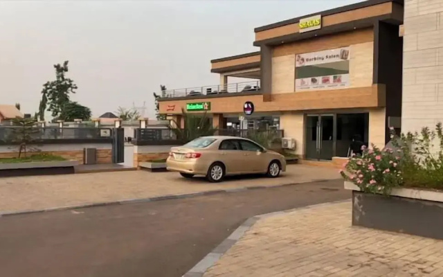 Maxbe Continental Hotel