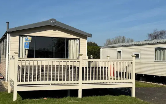 Sunny Chalet Retreat in Skegness