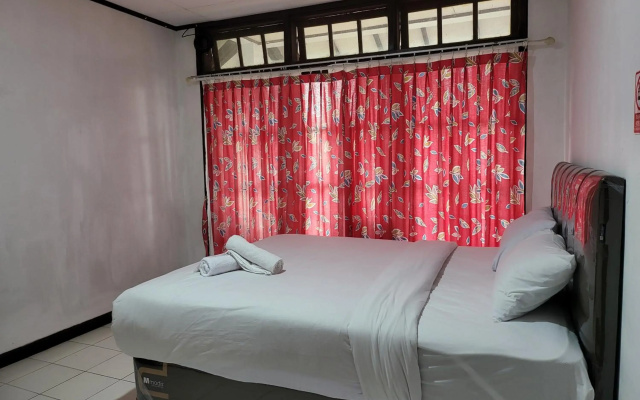Pandu Lakeside Hotel Tuktuk