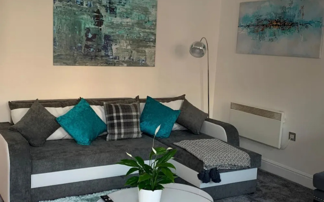 Absolute Stays At The Qube - Families Contractors, Free Wifi