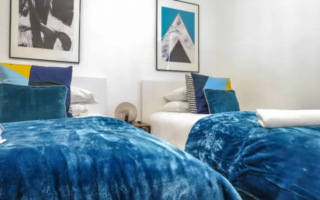 Tudors eSuites Historic Townhouse Birmingham with Garden