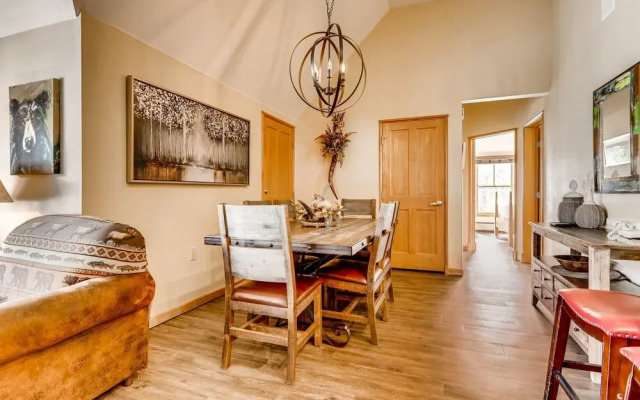 Premier 3br  - Walk Distance To Slopes. Kids Ski Free! 3 Bedroom Condo by RedAwning