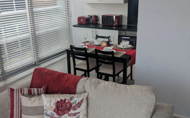 LT Grove Apartment - Stratford