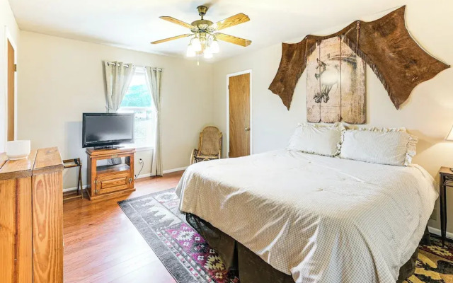 Quiet Pagosa Springs Cabin: Lake & Mountain Views!