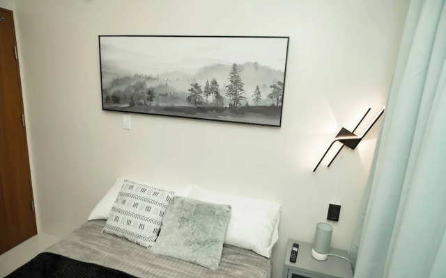 2-bedroom Elegant Condo With Sunrise & Mountain View