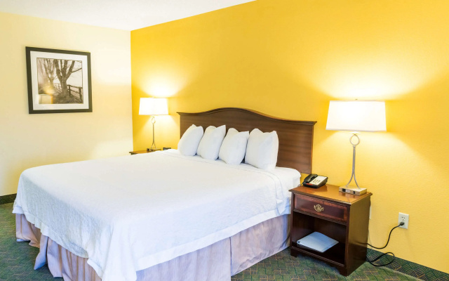 Hampton Inn New Philadelphia