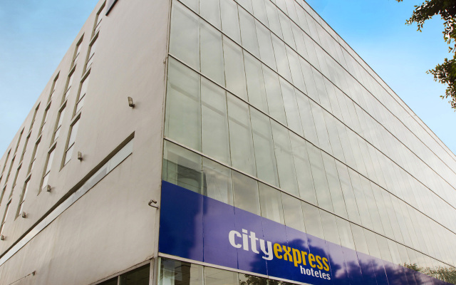 Отель City Express Insurgentes Sur Мехико вид на фасад