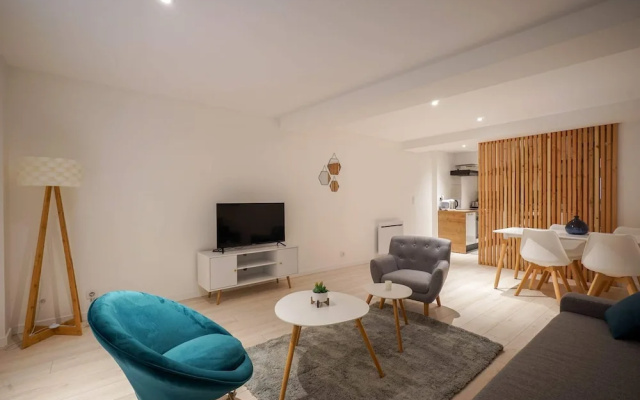 Modern flat in historic center by GuestReady