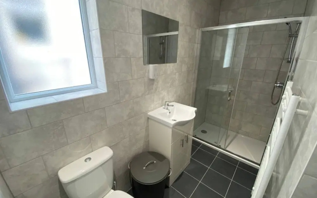 Stunning Two Bed South Croydon Apartment - Relax in Style