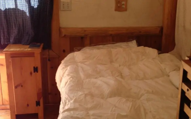 Cabins4Less - Sleeps 1 Only