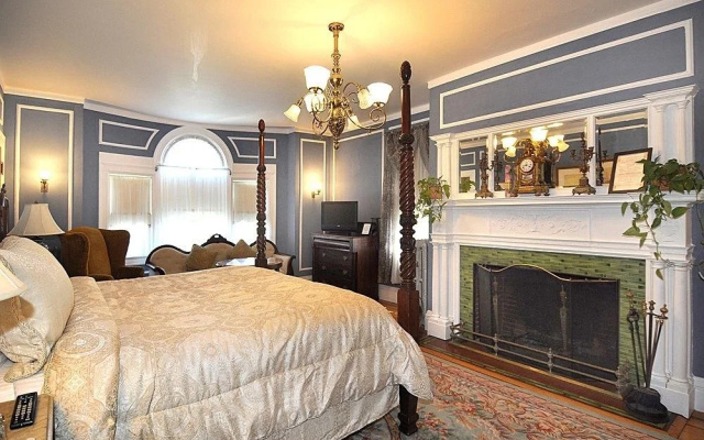 Edgewood Manor