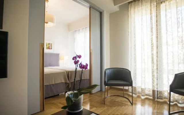 Elegant apartment under Acropolis