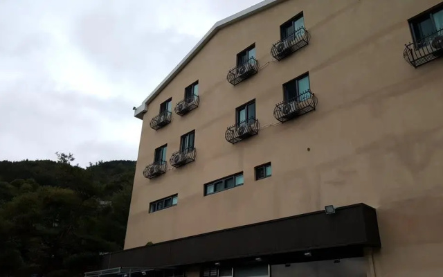 Jangsu Spa Hotel