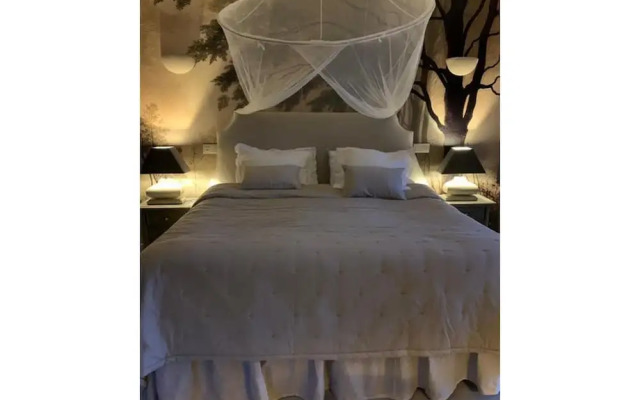 Private Bedroom in a Luxurious Villa, Budens