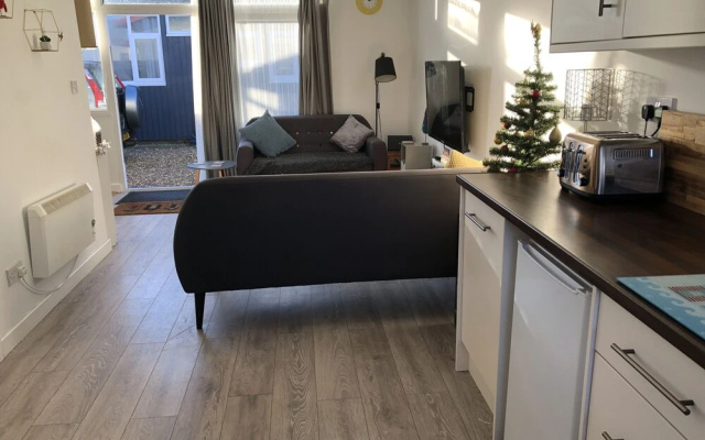 2-bed Chalet, pet Friendly, Close to Beach