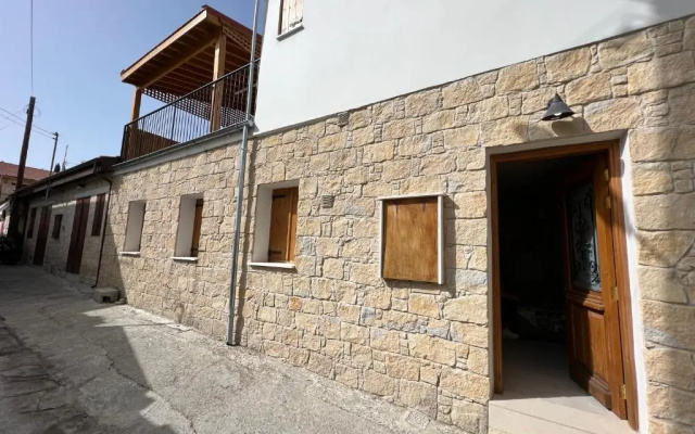 Eftis - Renovated Traditional House