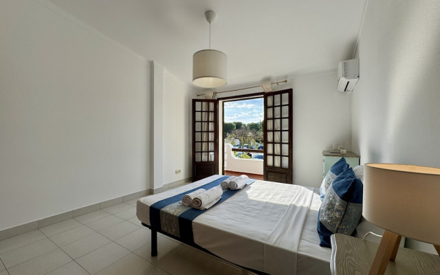 Faro Terrace Villa by Homing