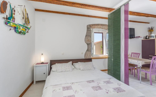 Nice Apartment in Punat With Wifi