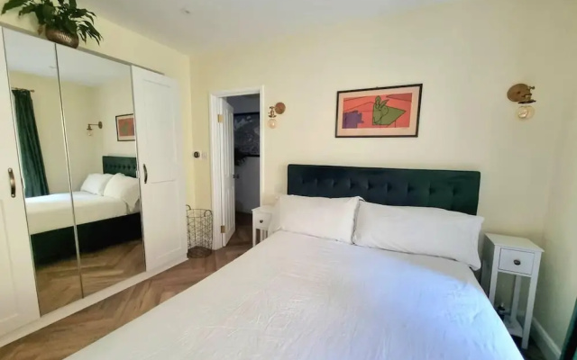 Spacious & Renovated 1-bed Garden Flat in London
