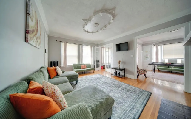 Deck, Pool Table! Walkable Cleveland Heights Apt