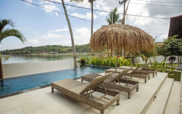 Sunset House Ceningan
