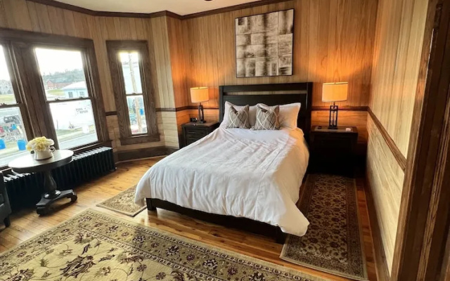 Monterey Inn