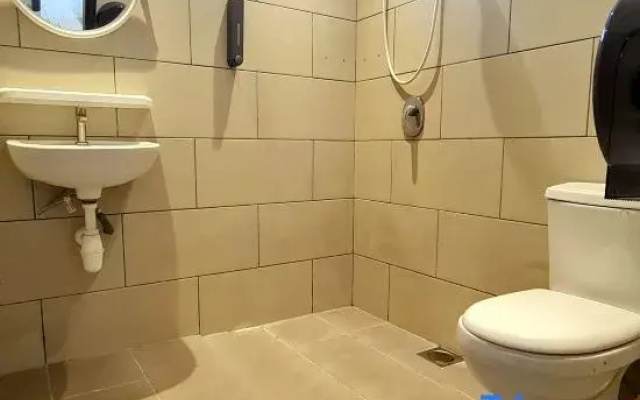 Cozy Home/Pool Cinema/Karaoke Jonker 1.2 km 20+8pax