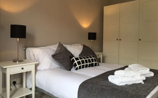 Great Location 2 Bed West End Flat