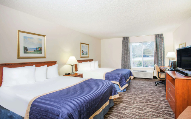 Baymont by Wyndham Hot Springs On the Lake