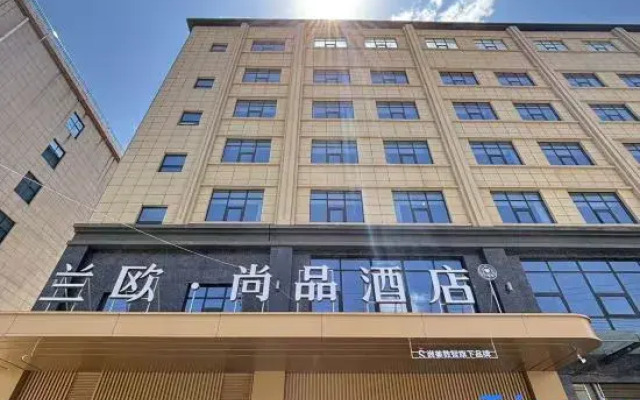 LanOuShangPin Hotel (Baoji Long County Guanshan Avenue)
