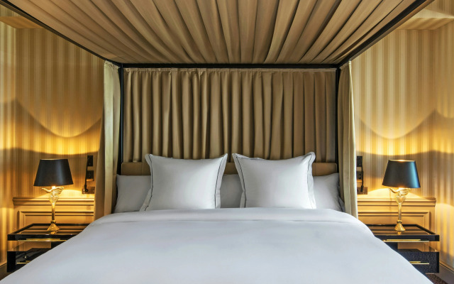 Hôtel de Berri Champs-Élysées, a Luxury Collection Hotel