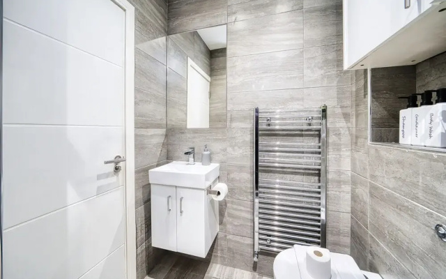 Spacious 1 Bedroom Near Hospital