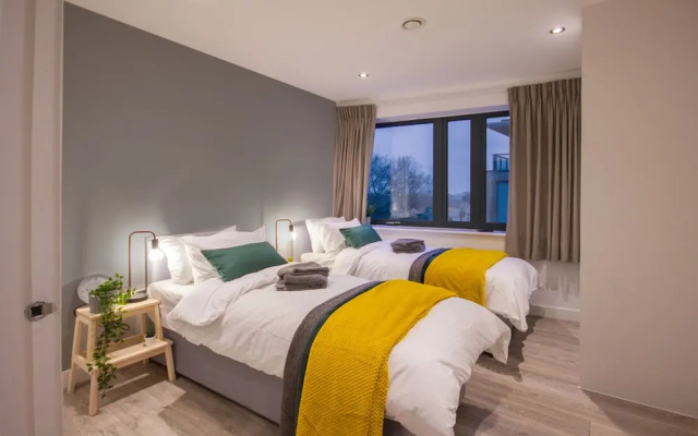 Family & Large Groups- 3x Bed Apartment in London