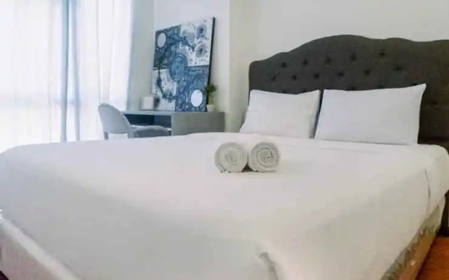 Lavish 2BR Apartment at Grand Sungkono Lagoon By Travelio