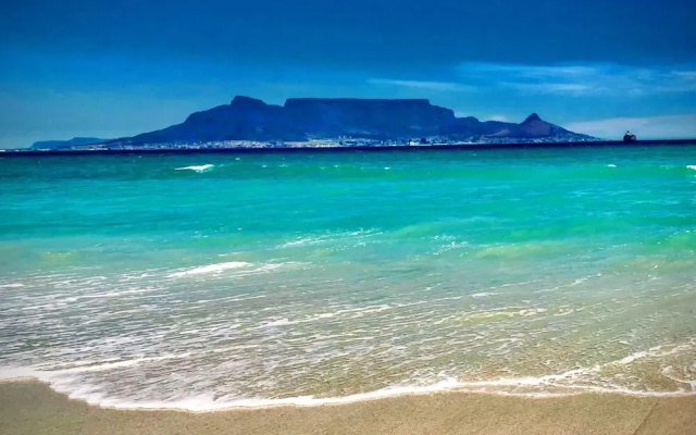 Sea Breeze Bloubergstrand