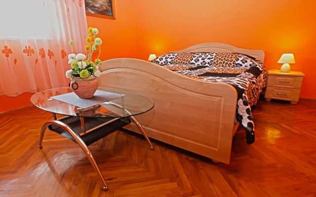 Apartment 1200