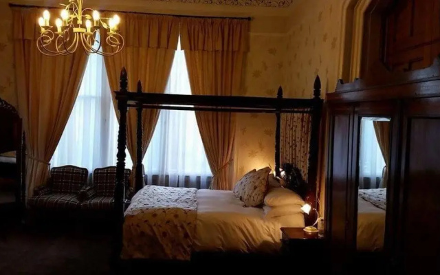 The Royal Hotel Tain