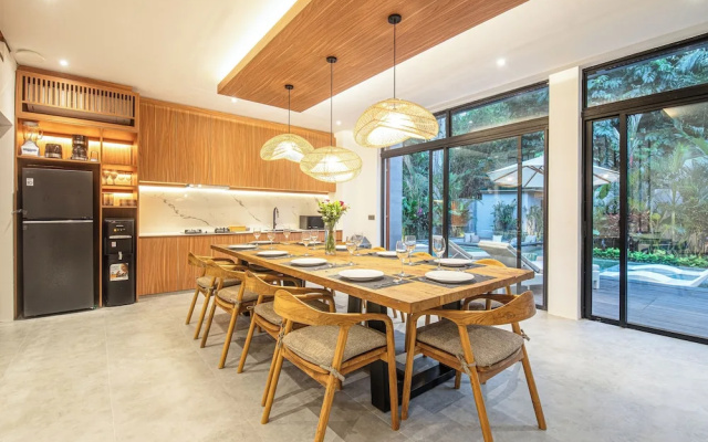 Designer 5br Villa 400m to Caf del Mar