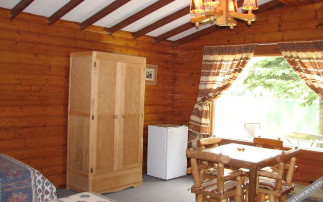 Kan-à-Mouche Pourvoirie Auberge et Chalets