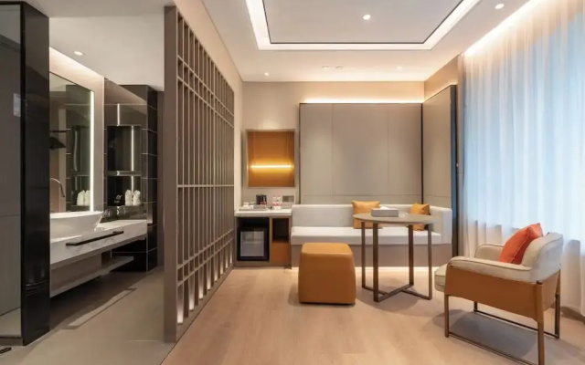 World Hotel (Jinan CBD Dingjiazhuang Subway Station)